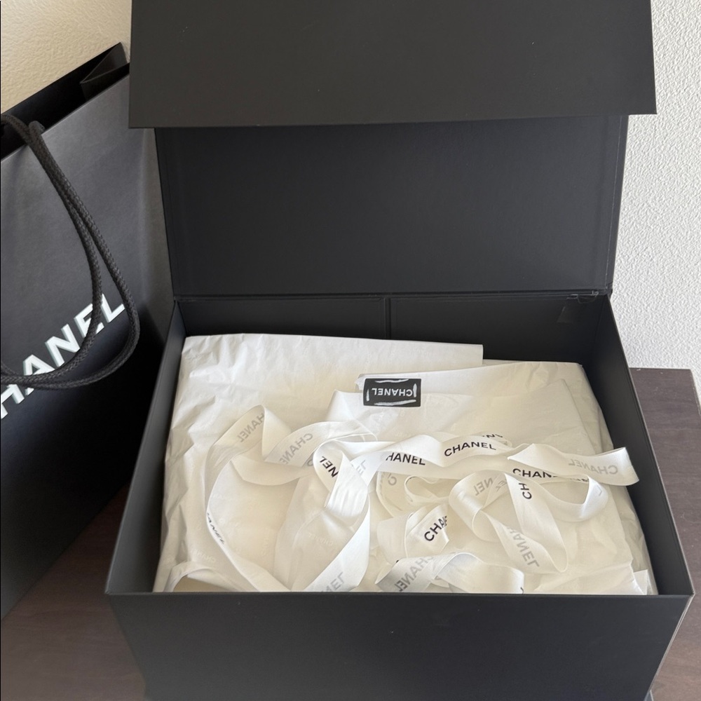 Chanel Black Shopping Bag and Box Set magnetic - Picture 3 of 6